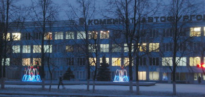 10:47 Шумерля: новогодний «фонтан света» - пример оригинального оформления прилегающей территории предприятия